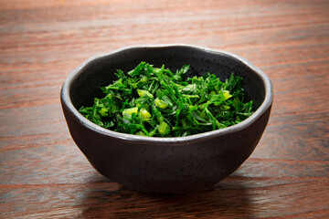 千切りにして茹でた沖縄島ニンジンの葉