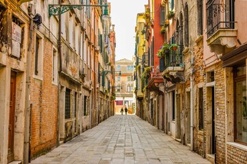 Fototapeta na wymiar Street in Venice