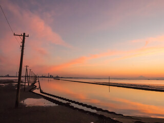 Fototapeta na wymiar 夕日に映える江川海岸。Egawa beach that shines in the setting sun.