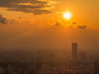 摩天楼と夕日。Skyscraper and sunset.