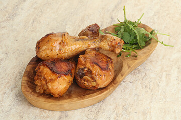 Roasted chicken leg with rucola