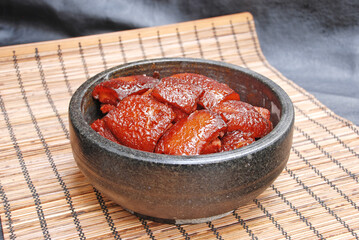 Braised pork in brown sauce
