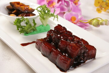Braised pork in brown sauce