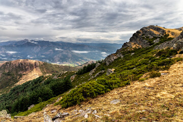 Obraz premium Nubes sobre la Sierra Norte desde el pico Porrejón. Madrid. España. Europa.