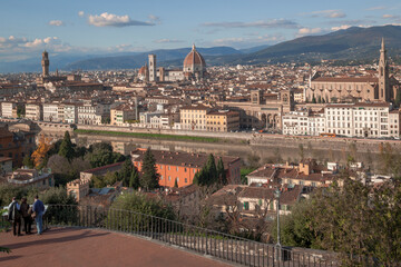 Fototapeta na wymiar Firenze. Veduta della città e dei principali monumenti oltre il fiume Arno