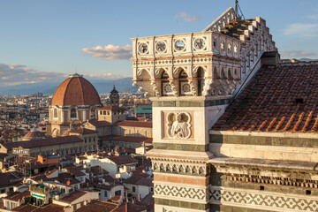 Firenze. Cuspide del Duomo verso la cupola di San Lorenzo con le Cappelle Medicee.
