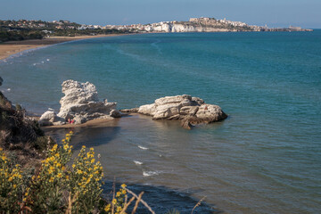 Vieste, Foggia.Spiaggia con faraglioni.
