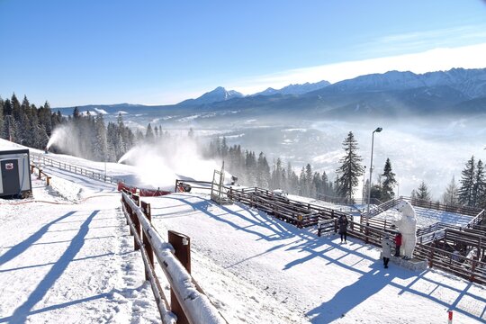 g&oacute;ry, zima, śnieg, Tatry, Zakopane, naśnieżanie stok&oacute;w narciarskich, 