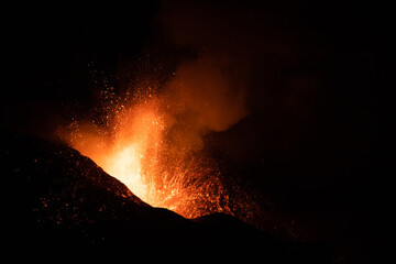 Cumbre Vieja / La Palma (Canary Islands) 2021/10/27 Detail of the main lava vent from the Cumbre Vieja volcano eruption.