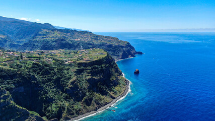 Fototapeta na wymiar coast with high cliffs in santana, Madeira