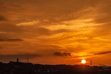 夕焼けの高崎市と観音山