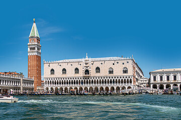 Fototapeta na wymiar view to promenade at St. Mark's square witd doges palace in Venice, Italy