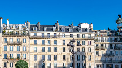 Fototapeta na wymiar Paris, typical building with a lamppost, parisian facade rue de Rivoli 