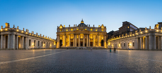 Fototapeta na wymiar Panorama in Piazza San Pietro, or Saint Peters Square, during the blue hour with a view of the basilica in Vatican City.