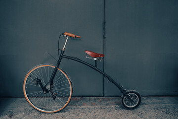 vintage bike in front of the wall © bahadirbermekphoto