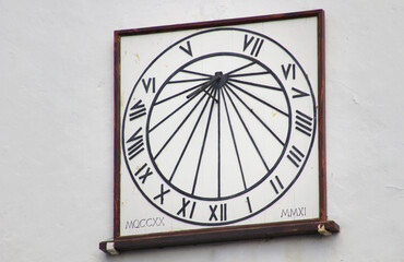 Fototapeta na wymiar Reloj de sol en Santa Cruz de La Palma