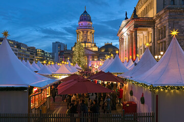 WeihnachtsZauber Gendarmenmarkt (Christmas Market at Gendarmenmarkt) in Berlin, Germany. This is the one of the most popular and amazing Christmas markets of Berlin. - 471715702