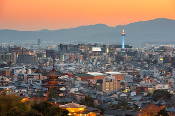 Obraz premium Kyoto, Japan Skyline at Dusk