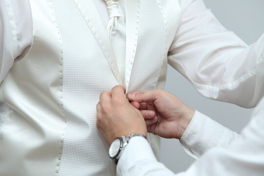 grrom adjusting his tie
