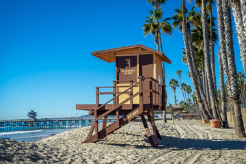 Lifeguard wooden tower at San Clemente Beach, California - obrazy, fototapety, plakaty