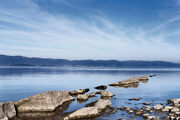 Fototapeta na wymiar Rocks in the lake Trasimeno shore , Italy
