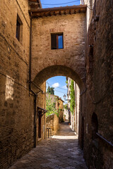 Fototapeta na wymiar Romantic historic street in Colle di Val d’Elsa, Tuscany, Italy.