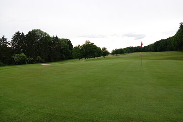Obraz premium golf course with flag
