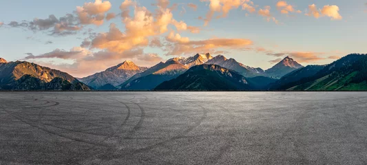 Fototapeten Empty asphalt road and mountain natural scenery at sunrise © ABCDstock