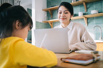 Obraz premium Mother and daughter studying at home