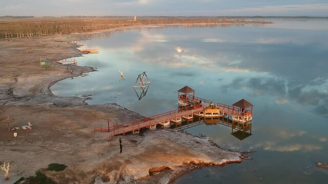Muelle en laguna