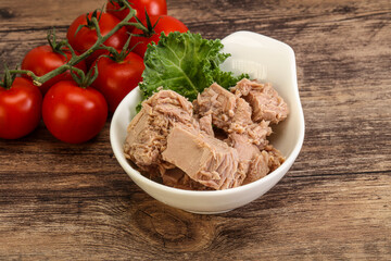 Canned tuna fillet in the bowl