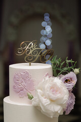 wedding cake with roses