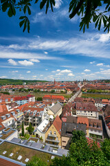 Naklejka premium Blick von der Festung Marienberg auf die historische Altstadt und die Alte Mainbrücke von Würzburg und den Main, Unterfranken, Franken, Bayern, Deutschland