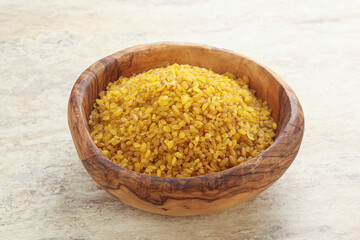 Raw bulgur in the bowl