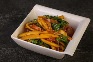 Salad with mango and chicken