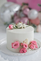 Cake and decorations for a childrens holiday 3398.