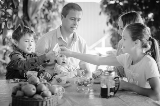 Black and white photos of a home family tea party 3468.