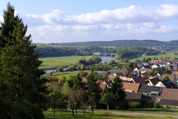 Naklejka premium Landschaft und Weinberge bei Stammheim am Main, Landkreis Schweinfurt, Unterfranken, Franken, Bayern, Deutschland