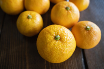 熟したスダチの果実