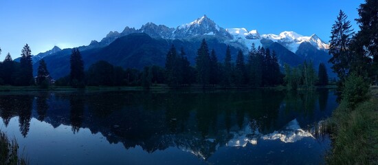 Naklejka premium Mountains mirroring in the lake on a summer morning, Chamonix, France