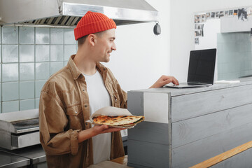 chef accepts order from internet in a cafe