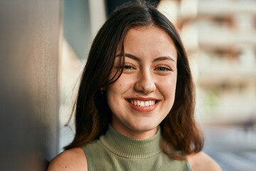 Fototapeta premium Young caucasian girl smiling happy standing at the city.