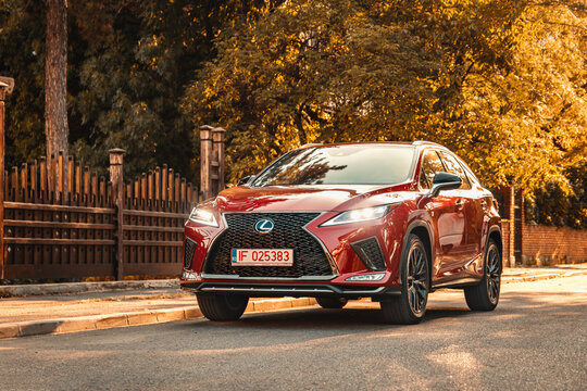 Lexus Rx450h front view, spindle grille, headlights and wheel details