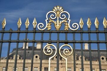 Grilles dorées