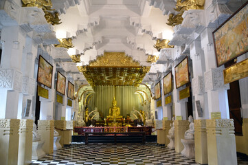 Sri Lanka, Sri Dalada Maligawa, Buddhism
