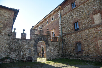 Fototapeta na wymiar Anqua: ingresso alla Villa Pannocchieschi