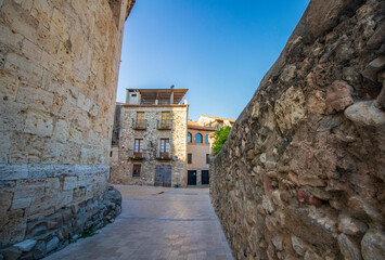 Fototapeta na wymiar Details of the beautiful medieval catalan village of Besalu