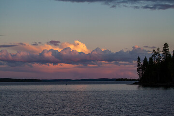 Naklejka premium sunset over the lake
