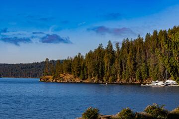 Obraz premium View of Lake Coeur d' Alene and Tubbs Hill From Sanders Beach, Coeur d' Alene, Idaho, USA