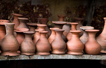 Fototapeta na wymiar Arrangement of clay pot flower vases for sale.